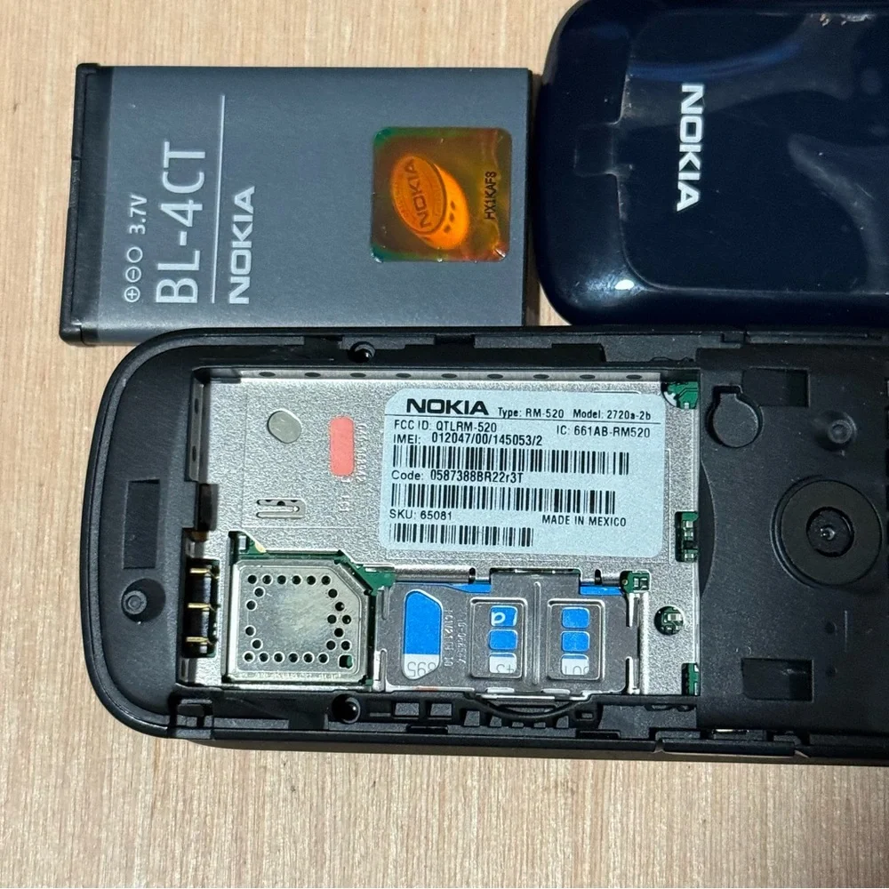 NOKIA Cell Flip Phone Model:2720A-2B No Charge “UNTESTED”w/Case Buy As Is Read!